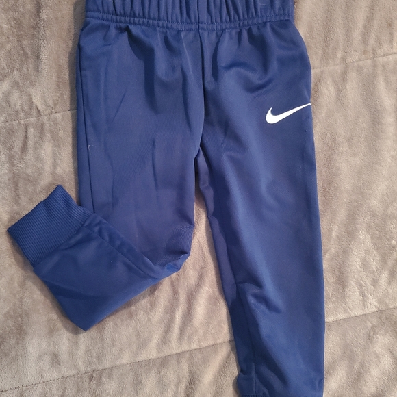 Nike jogger suit - Picture 3 of 3